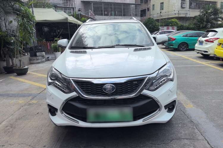 Used BYD Tang New Energy 2017 2.0T All-Wheel Drive Hyatt Model Front