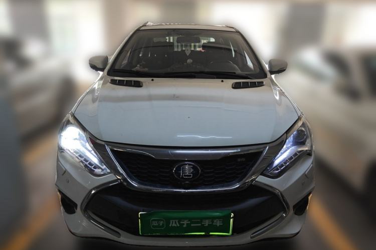 Used BYD Tang New Energy 2017 2.0T All-Wheel Drive Hyatt Model Front