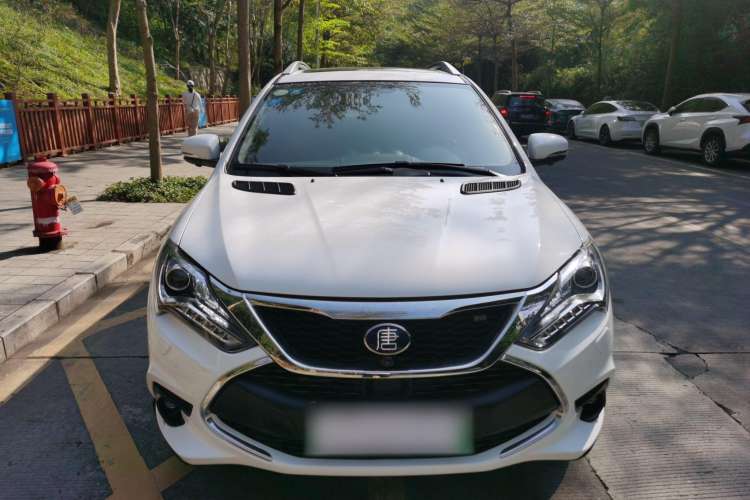 Used BYD Tang New Energy 2017 2.0T All-Wheel Drive Hyatt Model Front