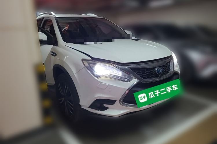 Used BYD Tang New Energy 2017 2.0T All-Wheel Drive Hyatt Model Front Right 45 Deg
