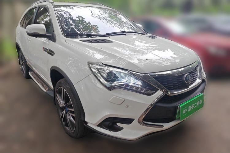 Used BYD Tang New Energy 2017 2.0T All-Wheel Drive Luxury Model Front Right 45 Deg
