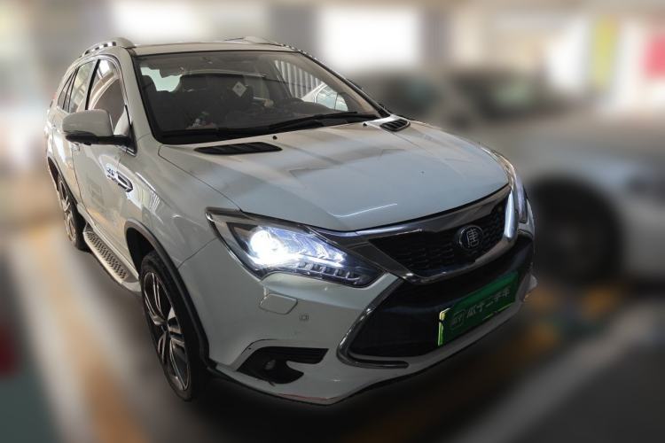 Used BYD Tang New Energy 2017 2.0T All-Wheel Drive Hyatt Model Front Right 45 Deg