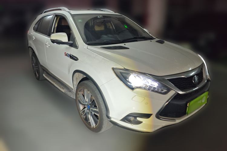 Used BYD Tang New Energy 2017 2.0T All-Wheel Drive Hyatt Model Front Right 45 Deg