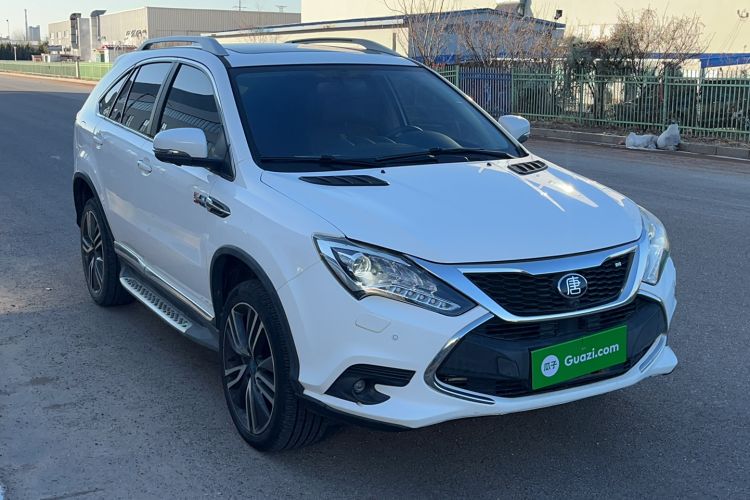 Used BYD Tang New Energy 2017 2.0T All-Wheel Drive Hyatt Model Front Right 45 Deg