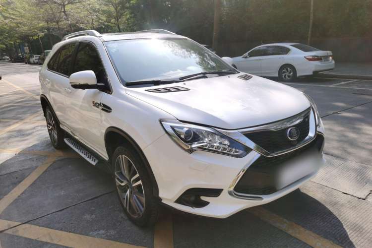 Used BYD Tang New Energy 2017 2.0T All-Wheel Drive Hyatt Model Front Right 45 Deg