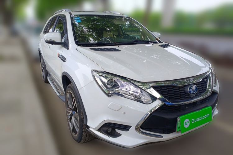 Used BYD Tang New Energy 2017 2.0T All-Wheel Drive Hyatt Model Front Right 45 Deg