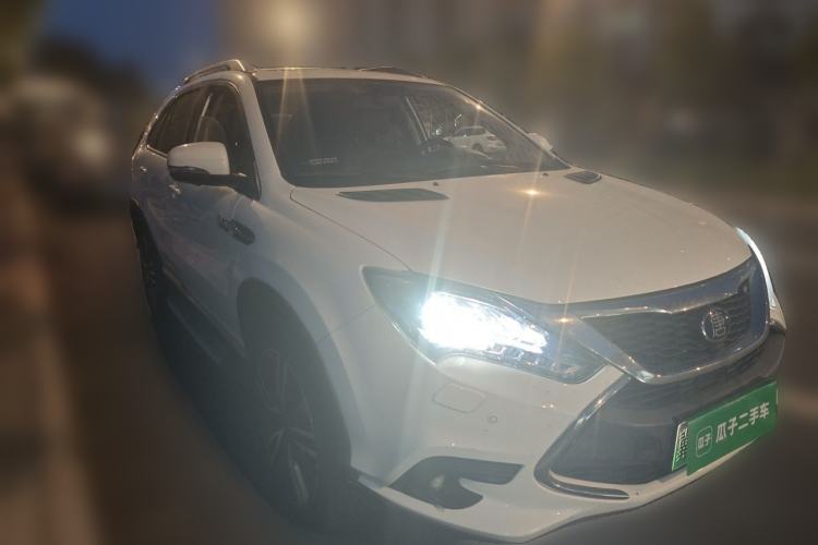 Used BYD Tang New Energy 2017 2.0T All-Wheel Drive Hyatt Model Front Right 45 Deg