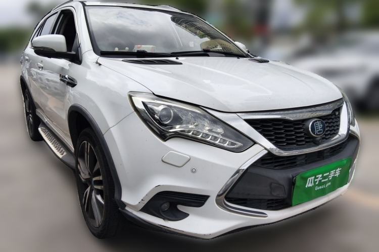 Used BYD Tang New Energy 2017 2.0T All-Wheel Drive Hyatt Model Front Right 45 Deg