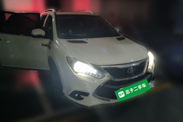 Used BYD Tang New Energy 2017 2.0T All-Wheel Drive Hyatt Model Front Right 45 Deg