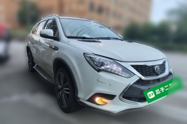 Used BYD Tang New Energy 2017 2.0T All-Wheel Drive Hyatt Model Front Right 45 Deg