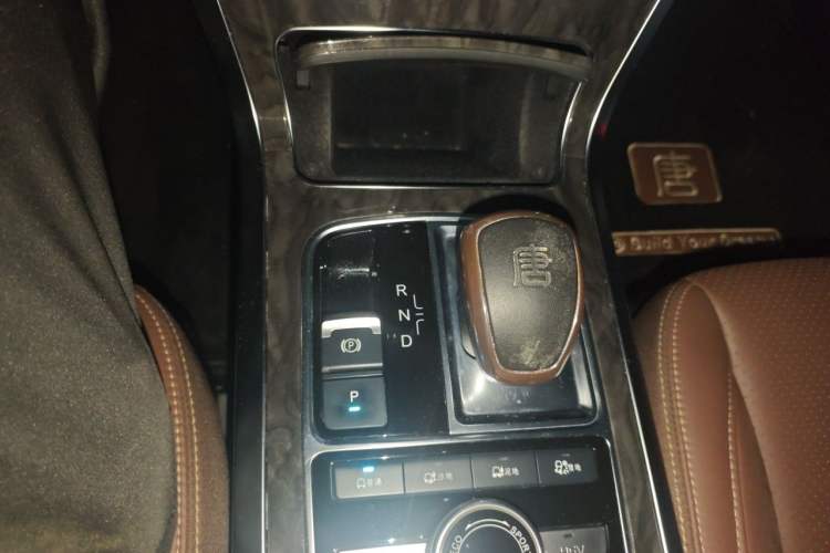 Used BYD Tang New Energy 2017 2.0T All-Wheel Drive Hyatt Model Gear Lever