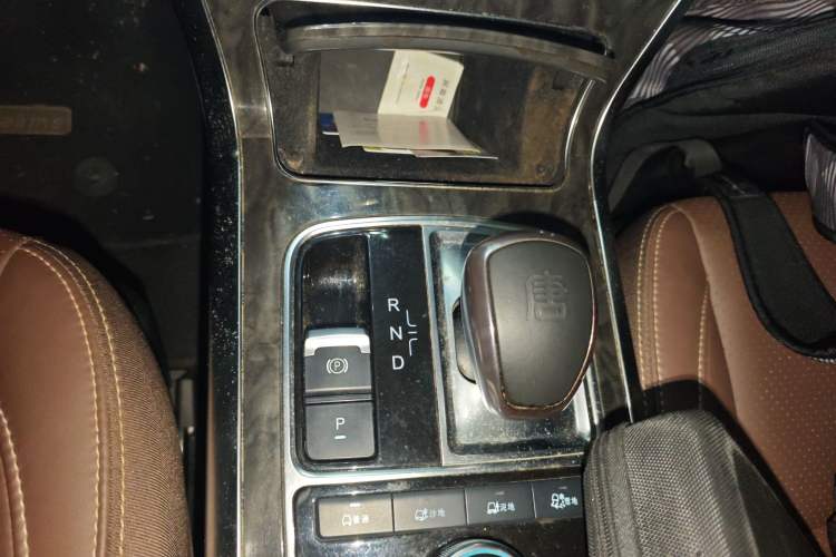 Used BYD Tang New Energy 2017 2.0T All-Wheel Drive Hyatt Model Gear Lever