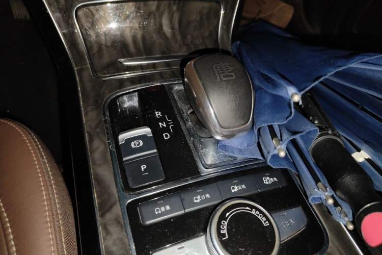 Used BYD Tang New Energy 2017 2.0T All-Wheel Drive Hyatt Model Gear Lever