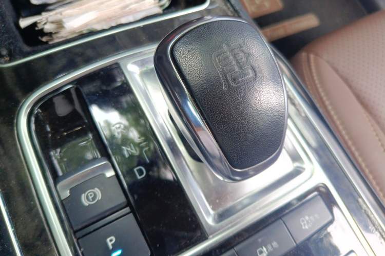 Used BYD Tang New Energy 2017 2.0T All-Wheel Drive Hyatt Model Gear Lever