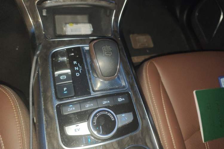 Used BYD Tang New Energy 2017 2.0T All-Wheel Drive Hyatt Model Gear Lever