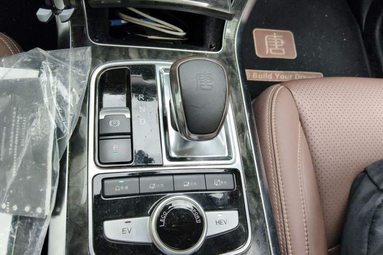 Used BYD Tang New Energy 2017 2.0T All-Wheel Drive Hyatt Model Gear Lever