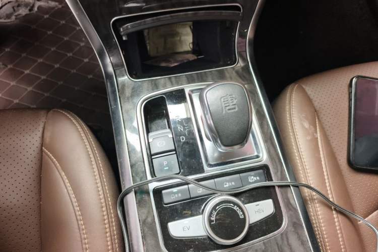 Used BYD Tang New Energy 2017 2.0T All-Wheel Drive Hyatt Model Gear Lever
