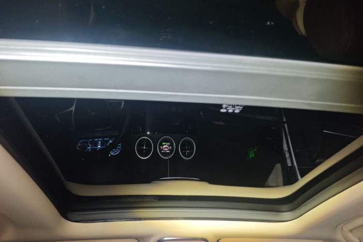 Used BYD Tang New Energy 2017 2.0T All-Wheel Drive Hyatt Model Headliner