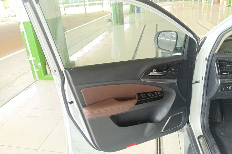 Used BYD Tang New Energy 2017 2.0T All-Wheel Drive Haoya Model 7 Seats Left Front Door Interior
