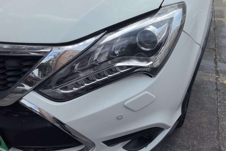 Used BYD Tang New Energy 2017 2.0T All-Wheel Drive Hyatt Model Left Front Headlight