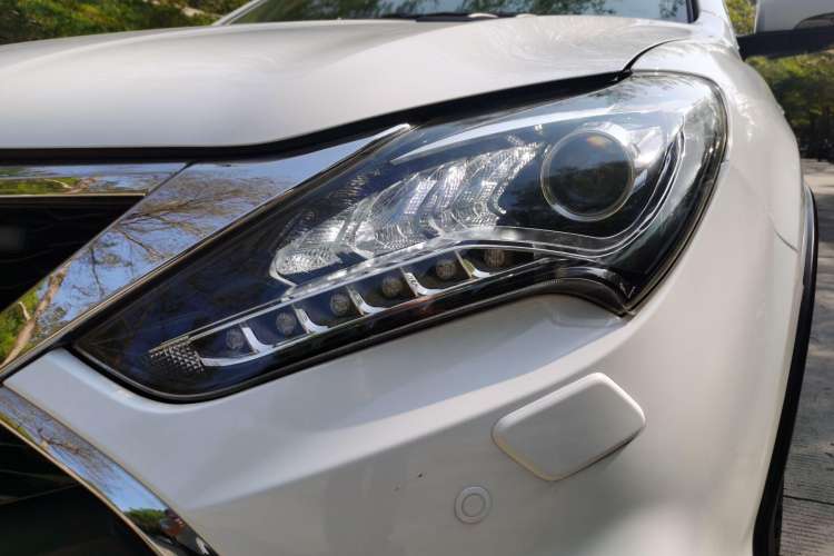 Used BYD Tang New Energy 2017 2.0T All-Wheel Drive Hyatt Model Left Front Headlight