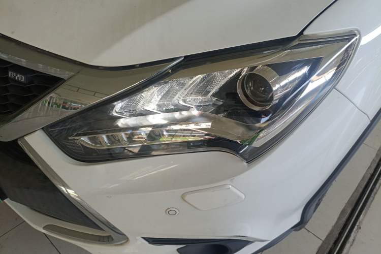 Used BYD Tang New Energy 2017 2.0T All-Wheel Drive Haoya Model 7 Seats Left Front Headlight
