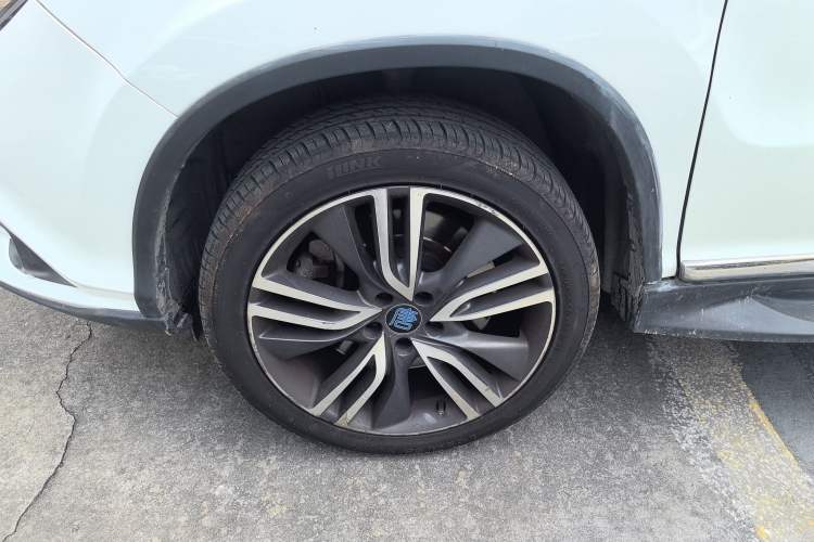 Used BYD Tang New Energy 2017 2.0T All-Wheel Drive Hyatt Model Left Front Wheel Hub