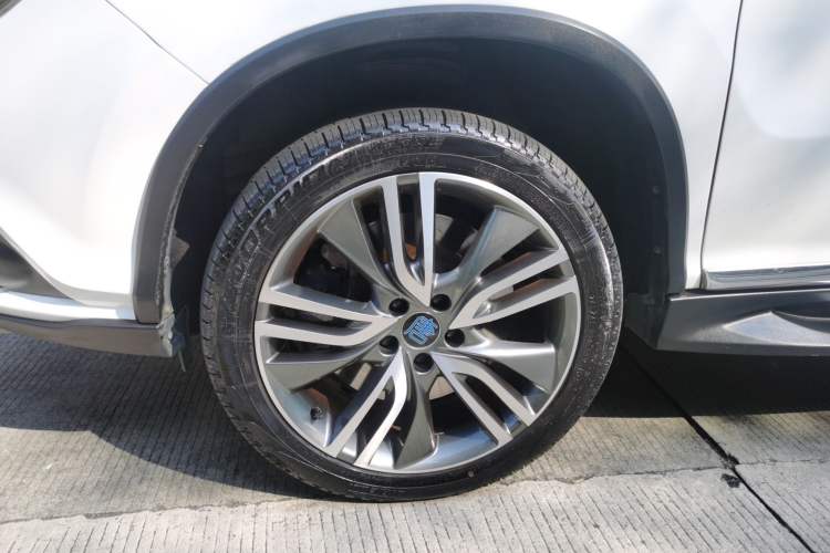Used BYD Tang New Energy 2017 2.0T All-Wheel Drive Hyatt Model Left Front Wheel Hub