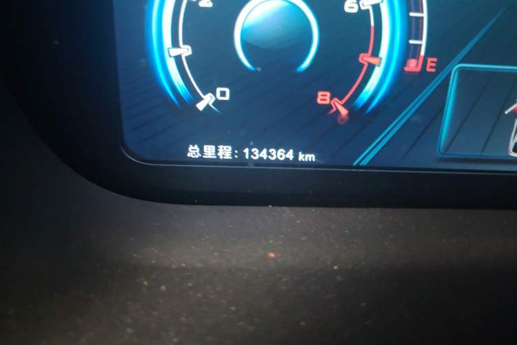 Used BYD Tang New Energy 2017 2.0T Tang 100 Odometer Close Up