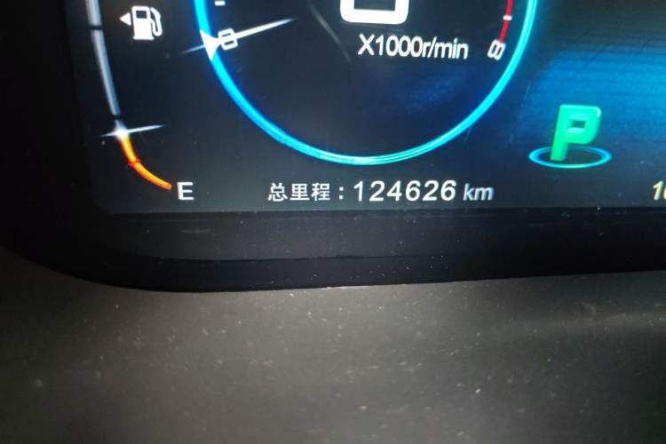 Used BYD Tang New Energy 2017 2.0T All-Wheel Drive Luxury Model Odometer Close Up