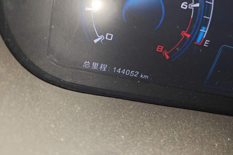 Used BYD Tang New Energy 2017 2.0T All-Wheel Drive Hyatt Model Odometer Close Up