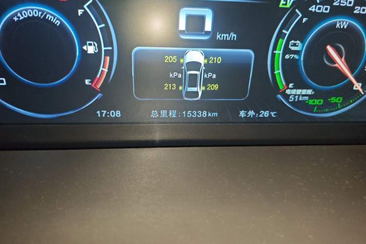 Used BYD Tang New Energy 2017 2.0T All-Wheel Drive Hyatt Model Odometer Close Up