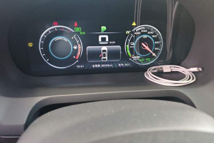 Used BYD Tang New Energy 2017 2.0T Tang 100 Odometer Close Up