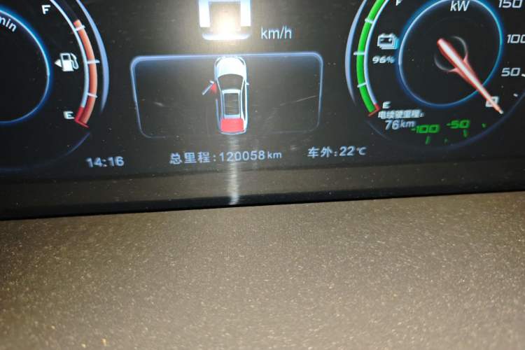 Used BYD Tang New Energy 2017 2.0T All-Wheel Drive Hyatt Model Odometer Close Up