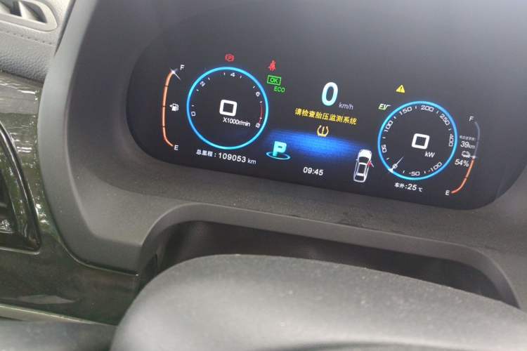 Used BYD Tang New Energy 2017 2.0T All-Wheel Drive Hyatt Model Odometer Close Up