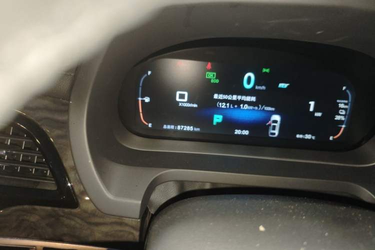 Used BYD Tang New Energy 2017 2.0T All-Wheel Drive Hyatt Model Odometer Close Up