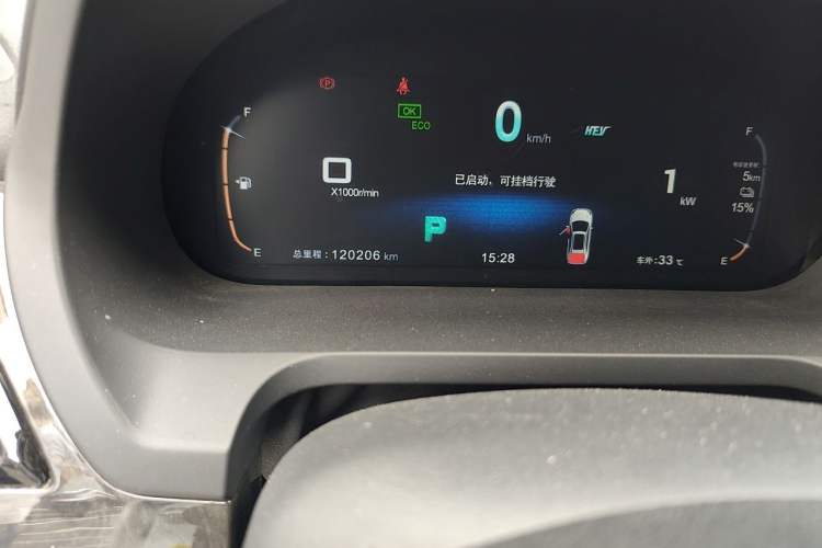 Used BYD Tang New Energy 2017 2.0T All-Wheel Drive Hyatt Model Odometer Close Up