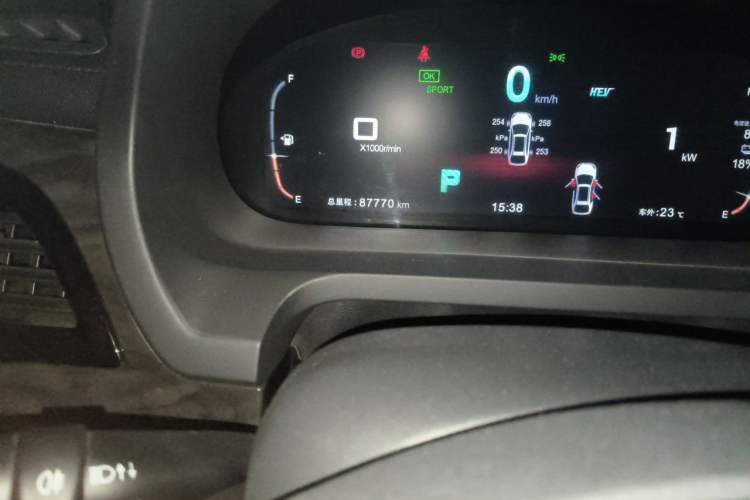 Used BYD Tang New Energy 2017 2.0T All-Wheel Drive Hyatt Model Odometer Close Up