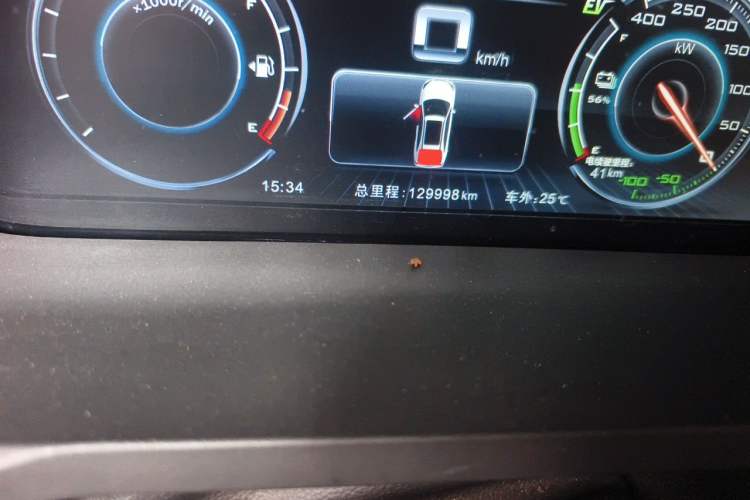 Used BYD Tang New Energy 2017 2.0T All-Wheel Drive Hyatt Model Odometer Close Up
