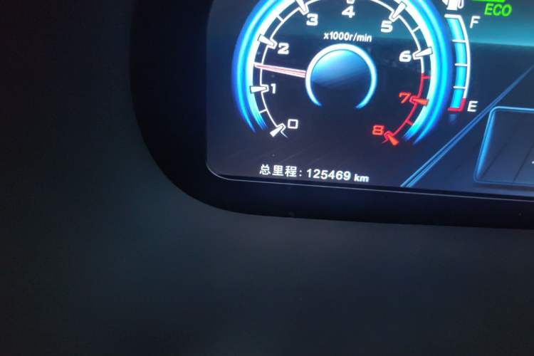Used BYD Tang New Energy 2017 2.0T All-Wheel Drive Hyatt Model Odometer Close Up