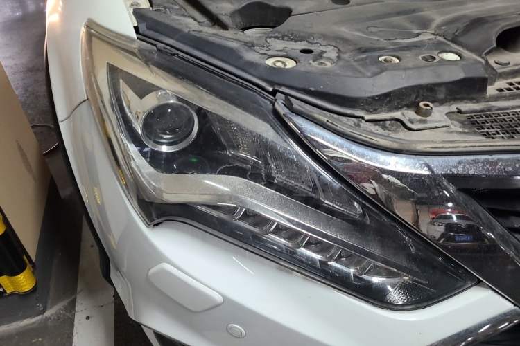 Used BYD Tang New Energy 2017 2.0T All-Wheel Drive Hyatt Model Right Front Headlight