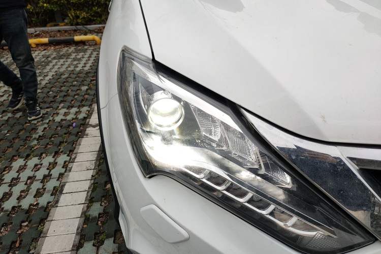 Used BYD Tang New Energy 2017 2.0T Tang 100 Right Front Headlight