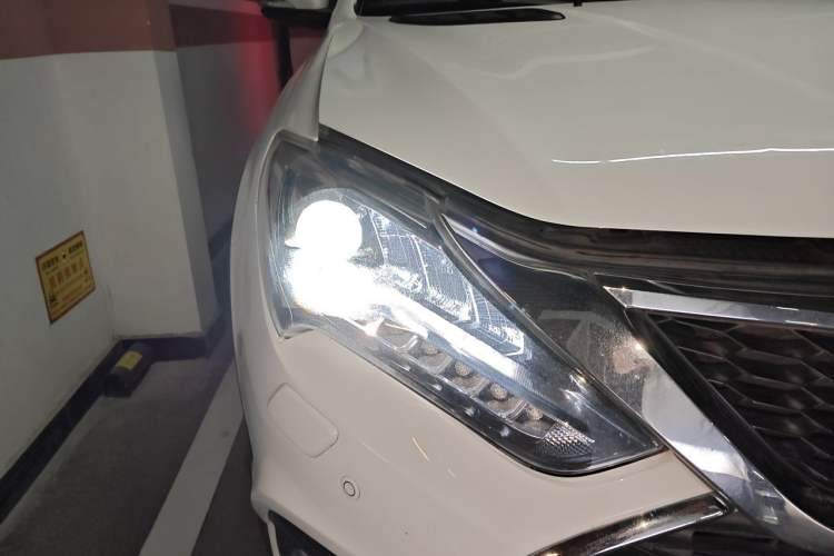 Used BYD Tang New Energy 2017 2.0T Tang 100 Right Front Headlight