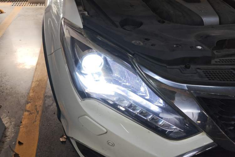 Used BYD Tang New Energy 2017 2.0T All-Wheel Drive Hyatt Model Right Front Headlight