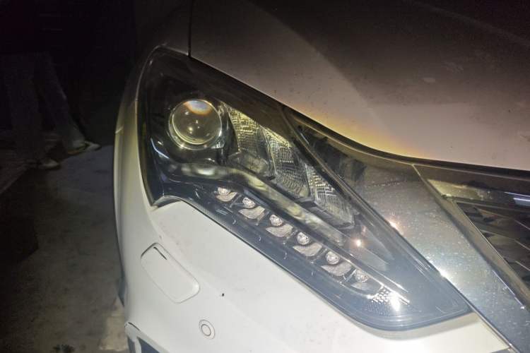 Used BYD Tang New Energy 2017 2.0T All-Wheel Drive Hyatt Model Right Front Headlight