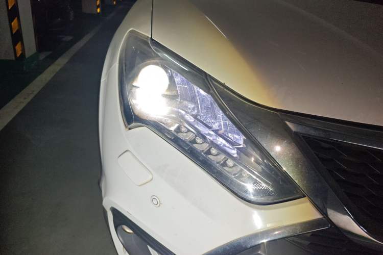 Used BYD Tang New Energy 2017 2.0T All-Wheel Drive Hyatt Model Right Front Headlight