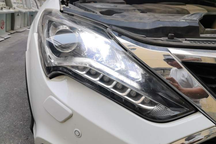 Used BYD Tang New Energy 2017 2.0T Tang 100 Right Front Headlight