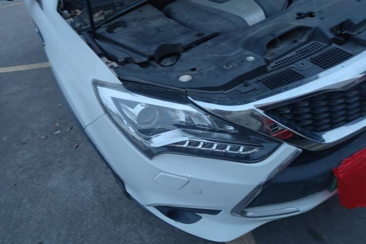 Used BYD Tang New Energy 2017 2.0T All-Wheel Drive Hyatt Model Right Front Headlight