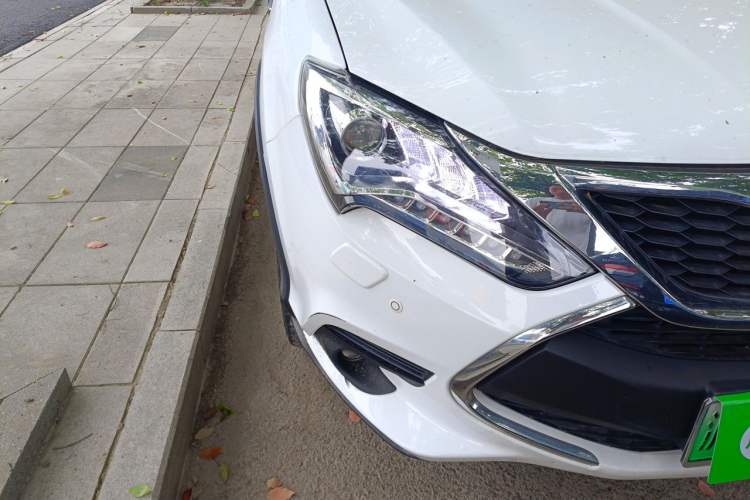 Used BYD Tang New Energy 2017 2.0T All-Wheel Drive Hyatt Model Right Front Headlight
