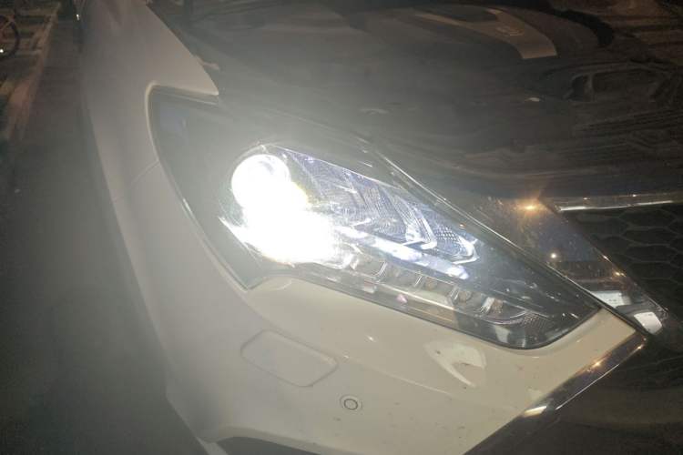 Used BYD Tang New Energy 2017 2.0T All-Wheel Drive Hyatt Model Right Front Headlight